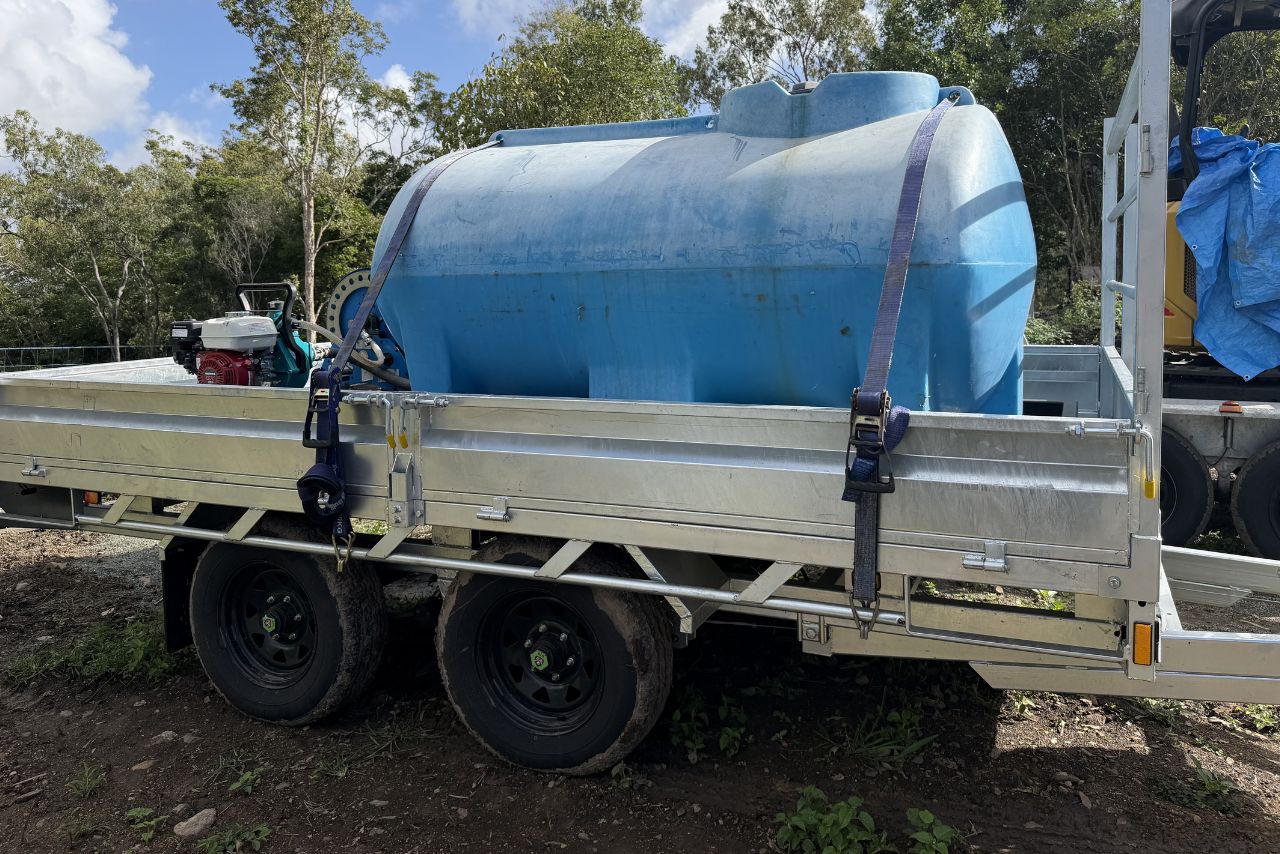 Water tank trailer (1) Water Tank Trailer (1)